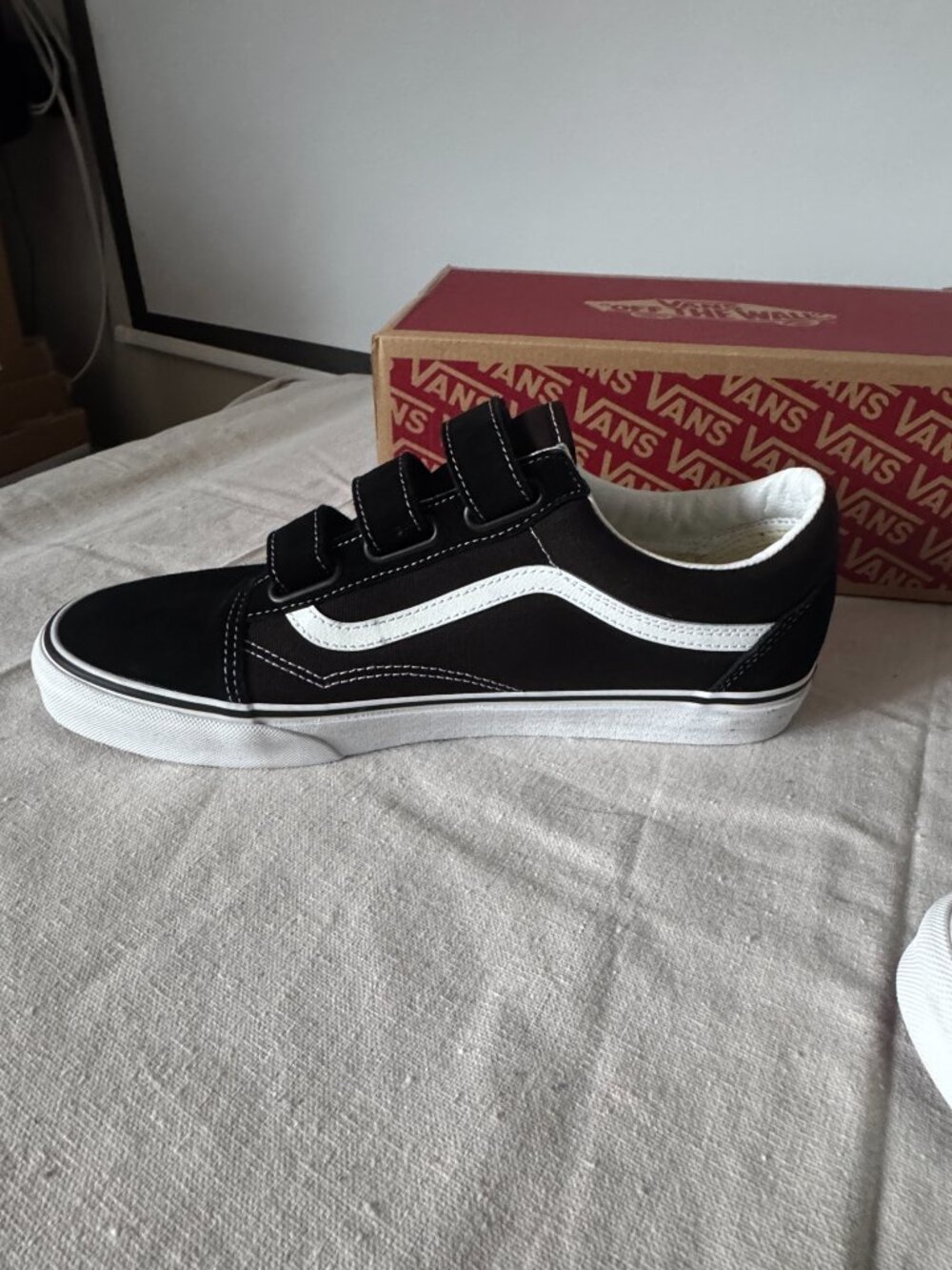 Vans Old Skool V Black White Suede Size 11.5 Mens, 13 Womens Velcro - Picture 4 of 9